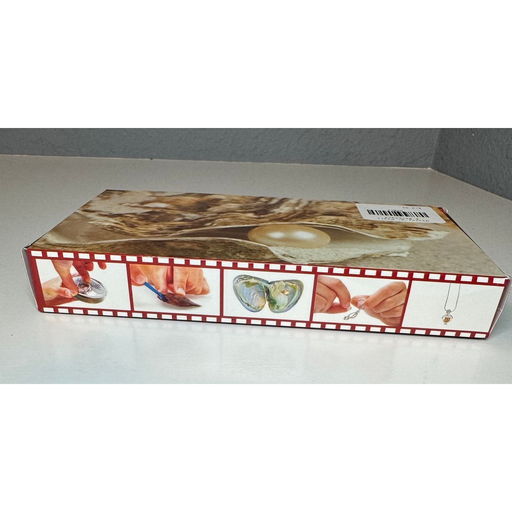 Love Pearl Necklace Gift Set with Real Pearl Oyster & Santa Pendant - Picture 3 of 4